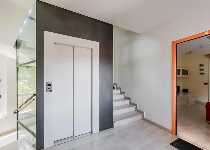 Guesthost - Proffiano District Roomy Flat Apartment