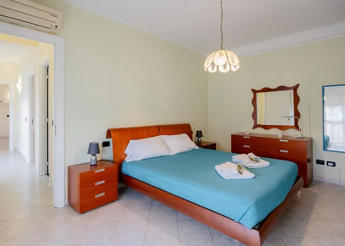 Guesthost - Proffiano District Roomy Flat Apartment *