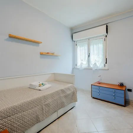Proffiano District Roomy Flat דירה