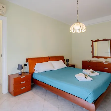Guesthost - Proffiano District Roomy Flat Apartament *