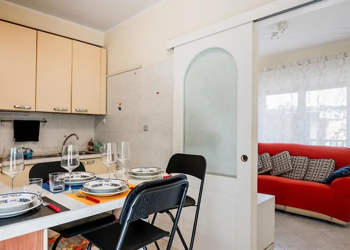 Guesthost - Proffiano District Roomy Flat Lejlighed *